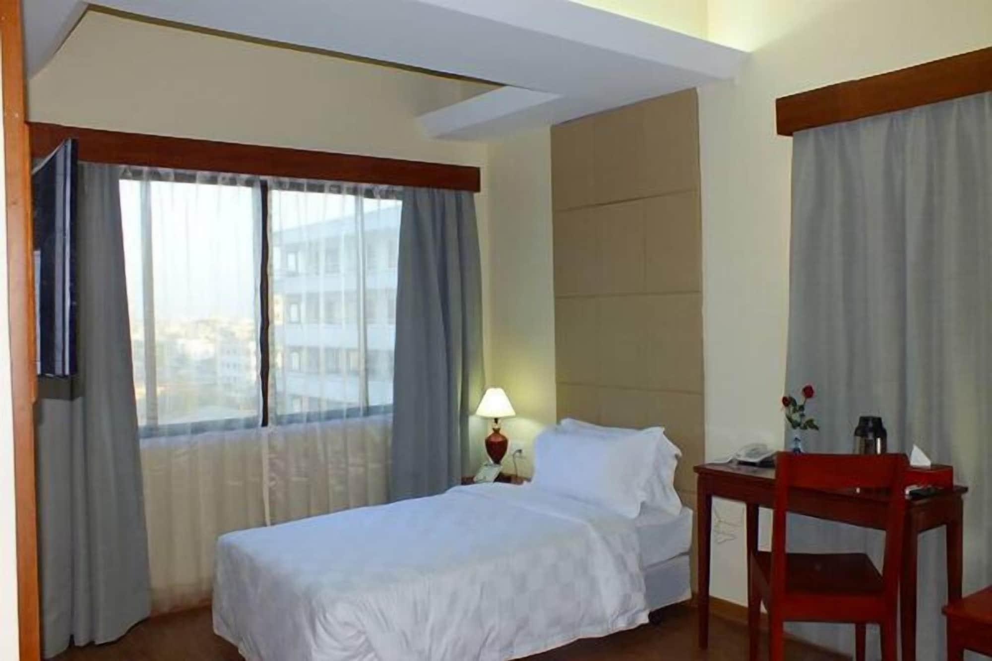Oway Grand Hotel Mandalay Esterno foto