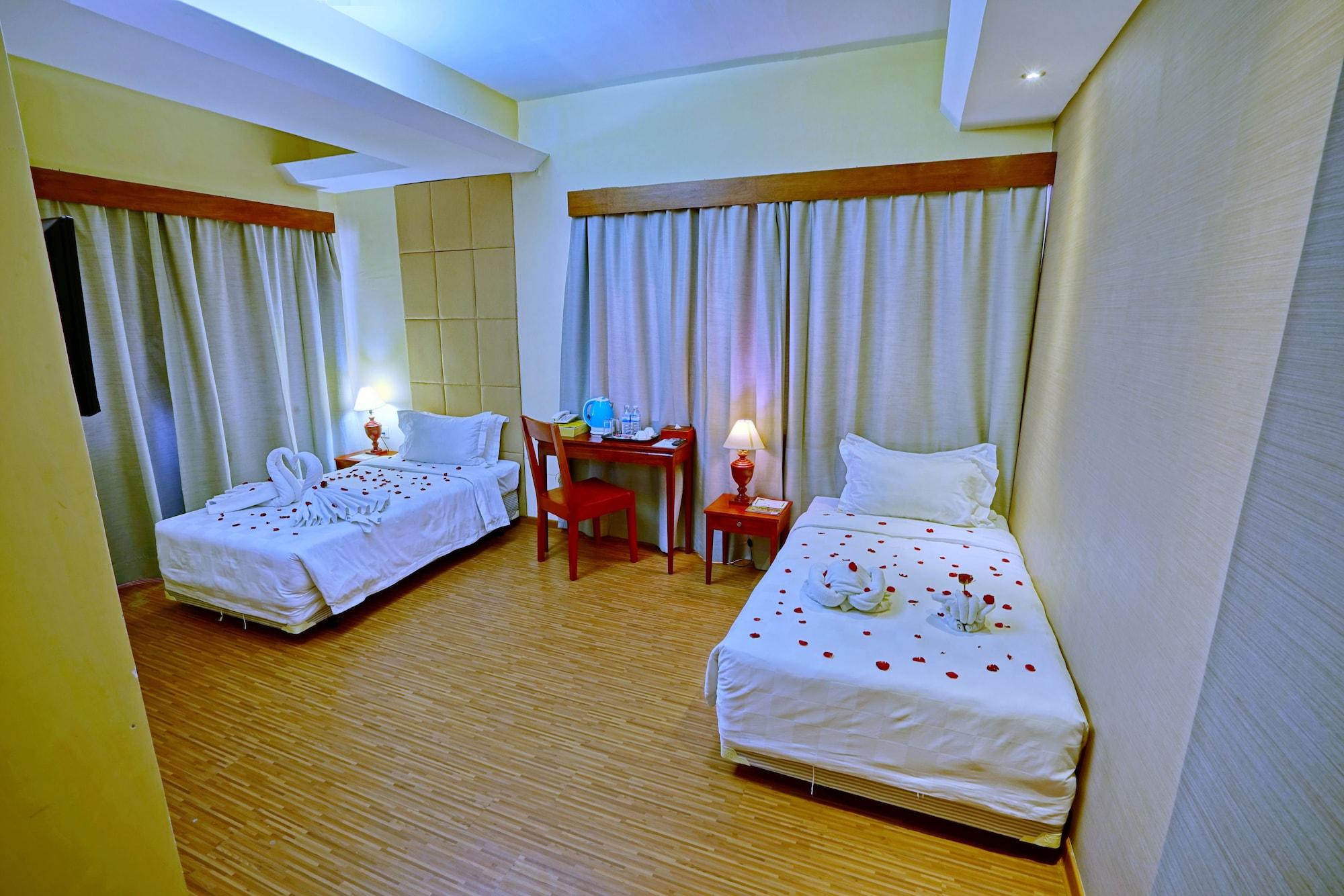 Oway Grand Hotel Mandalay Esterno foto