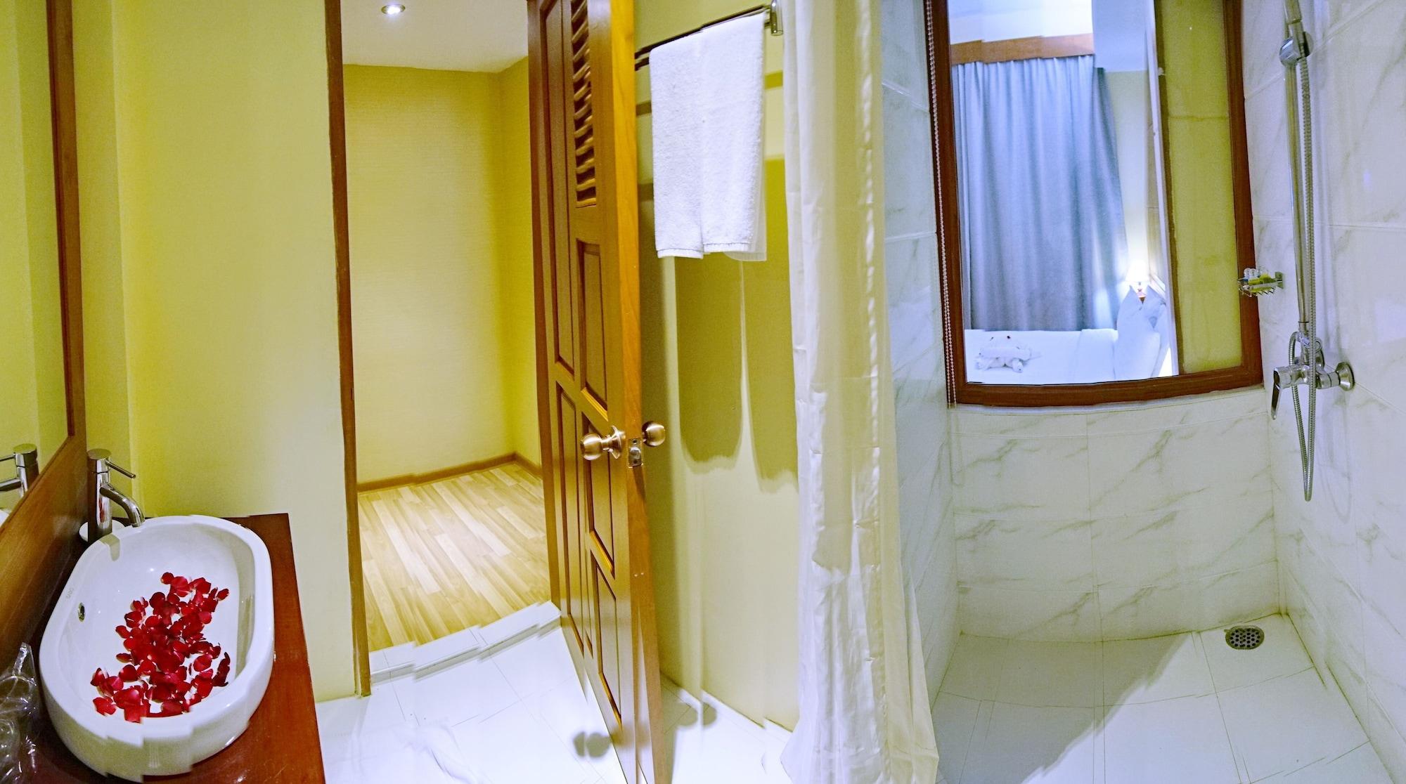 Oway Grand Hotel Mandalay Esterno foto