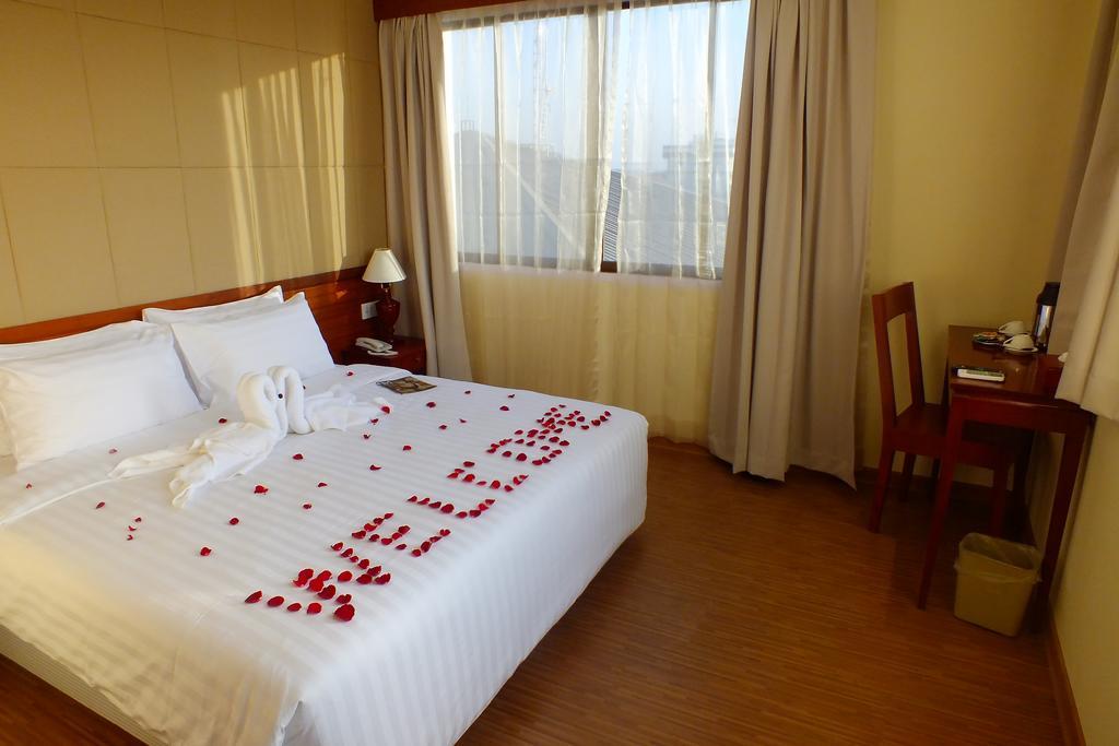 Oway Grand Hotel Mandalay Esterno foto