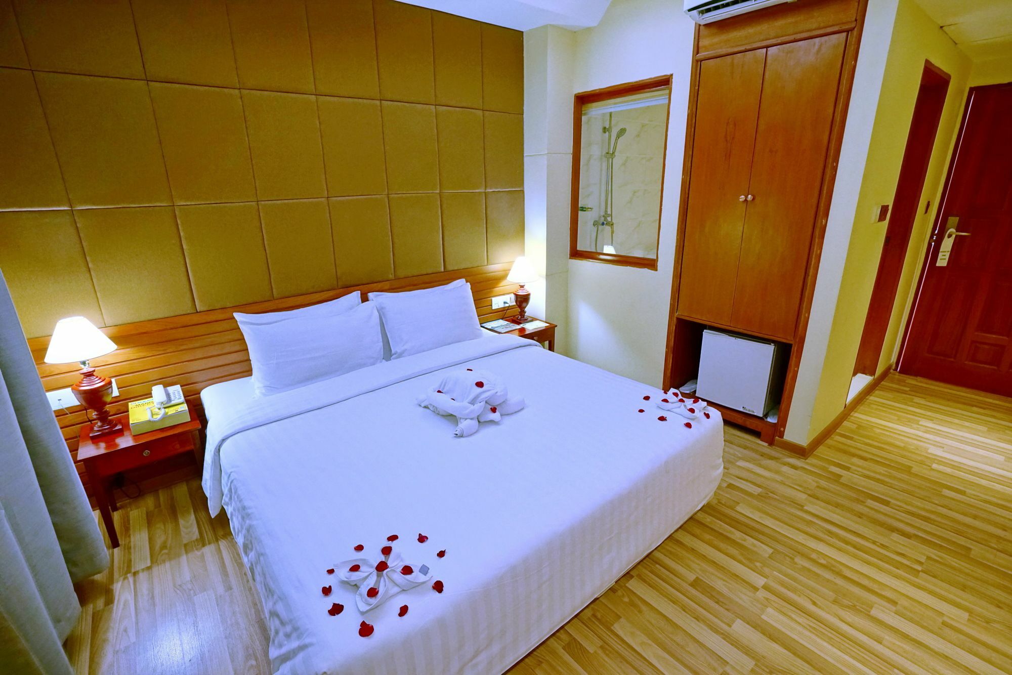Oway Grand Hotel Mandalay Esterno foto