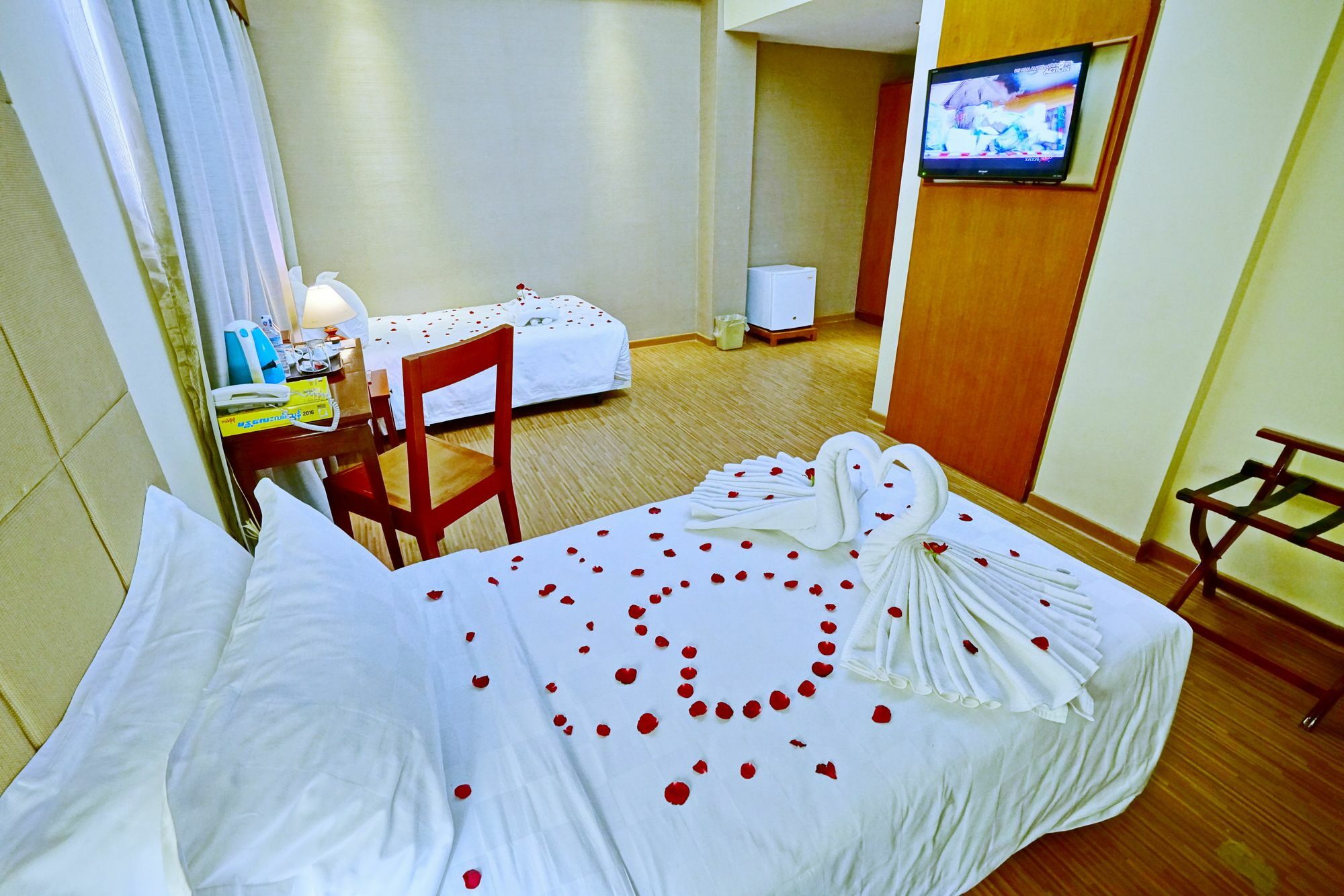 Oway Grand Hotel Mandalay Esterno foto